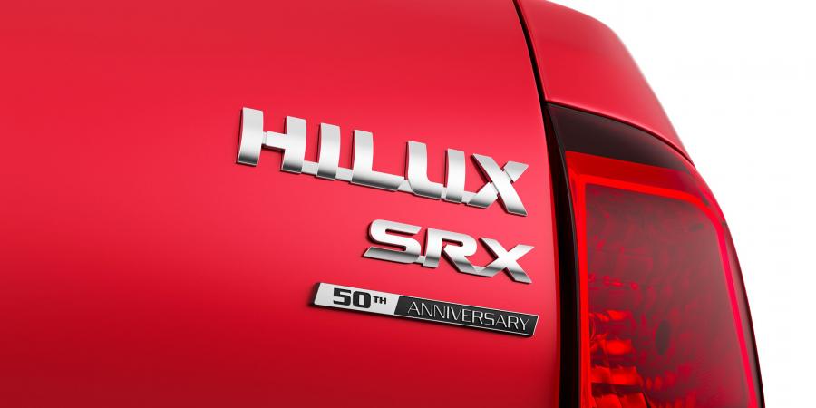 Логотип Toyota Hilux SRX 50th Anniversary Double Cab 2018 года  (LA) (фото 2 из 9)
